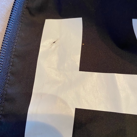 EUC Men’s M Helly Hansen Logo Windbreaker - Picture 9 of 12